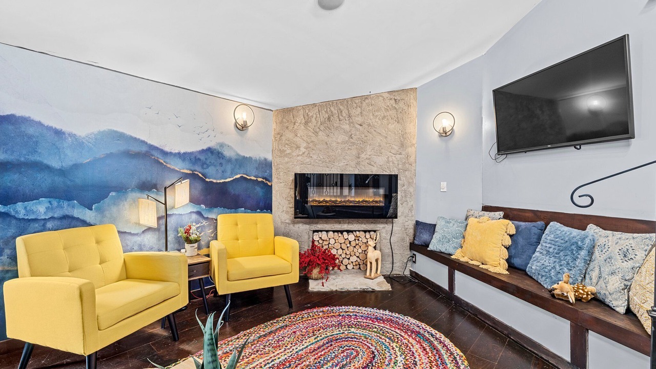Photo of Livingroom in Fairview