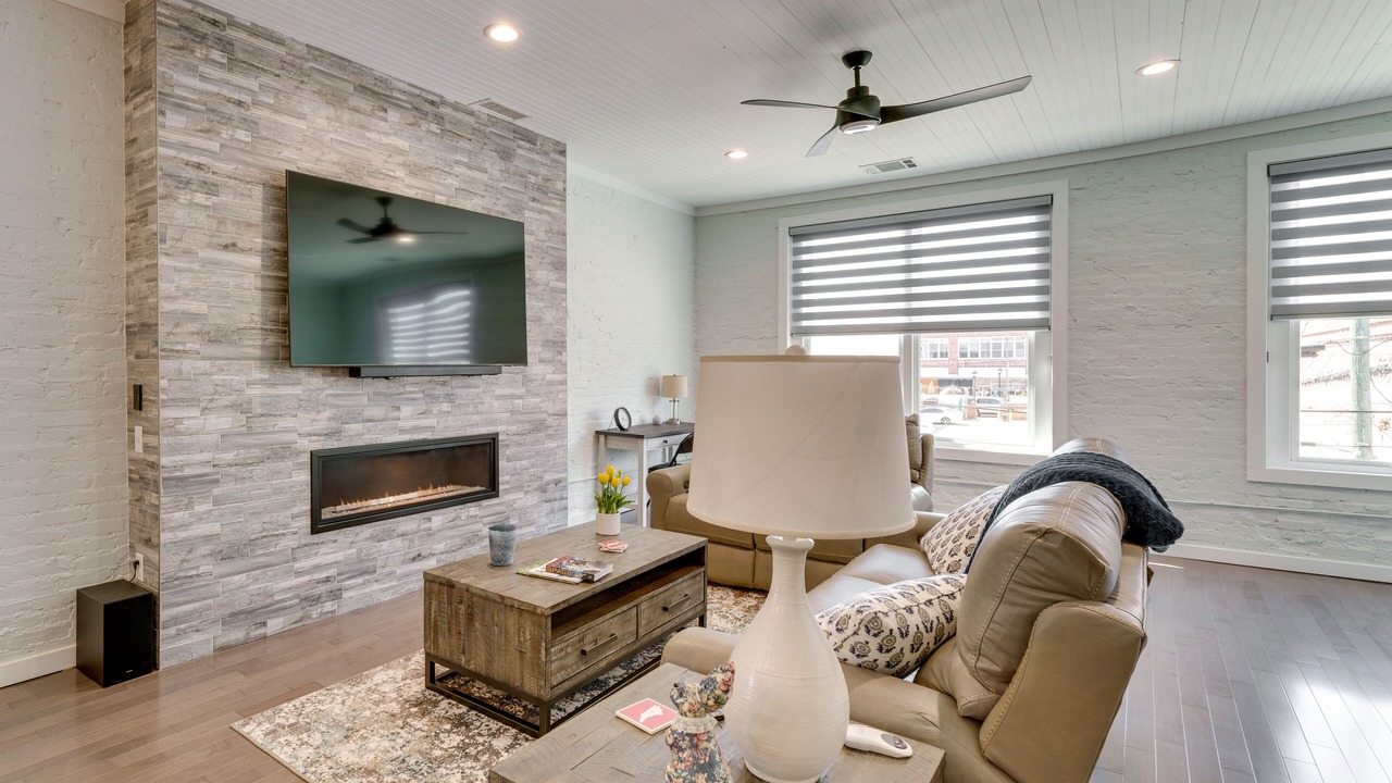 Photo of Livingroom in Lenoir