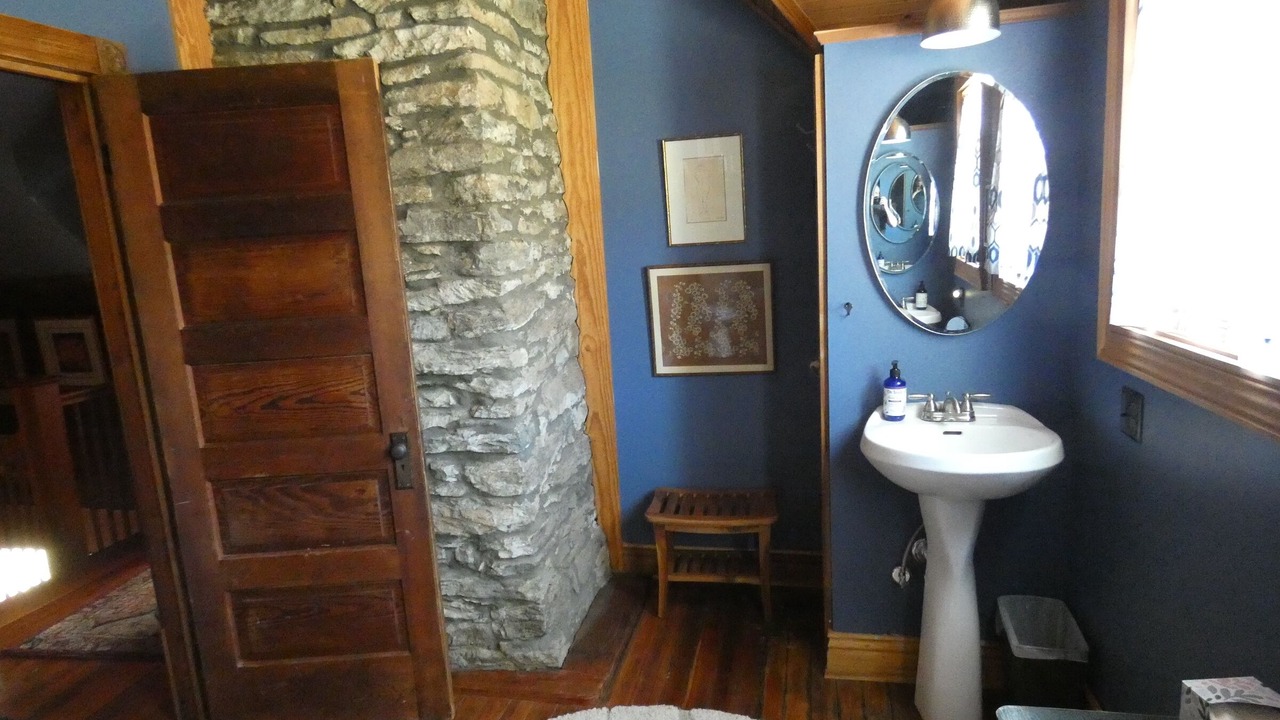 Photo of Bathroom in Marshall