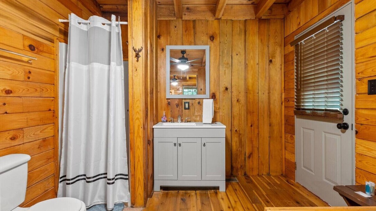 Photo of Bathroom in Pine Ridge
