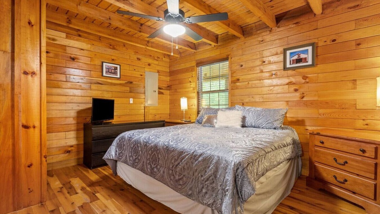 Photo of Bedroom in Pine Ridge