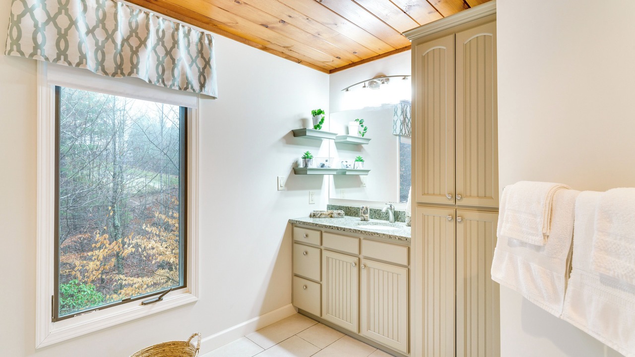 Photo of Bathroom in Vein Mountain
