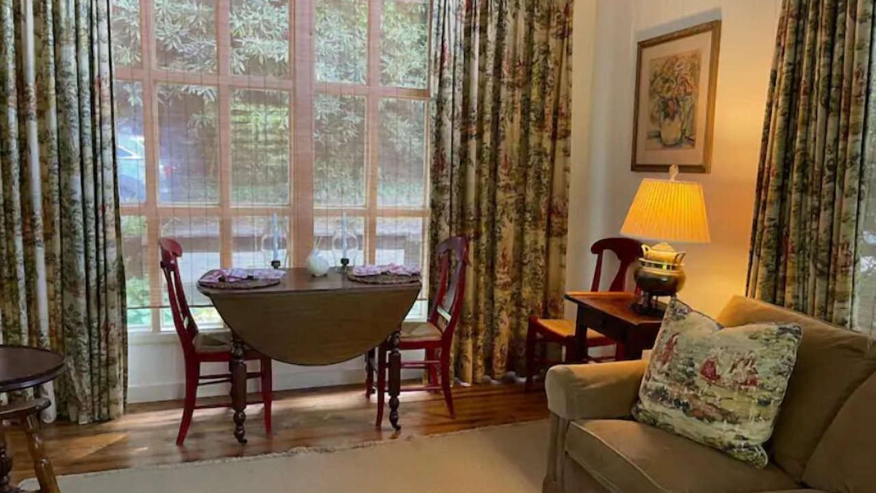 Photo of Livingroom in Black Mountain