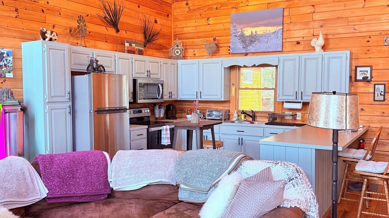 Photo of Livingroom in West Jefferson