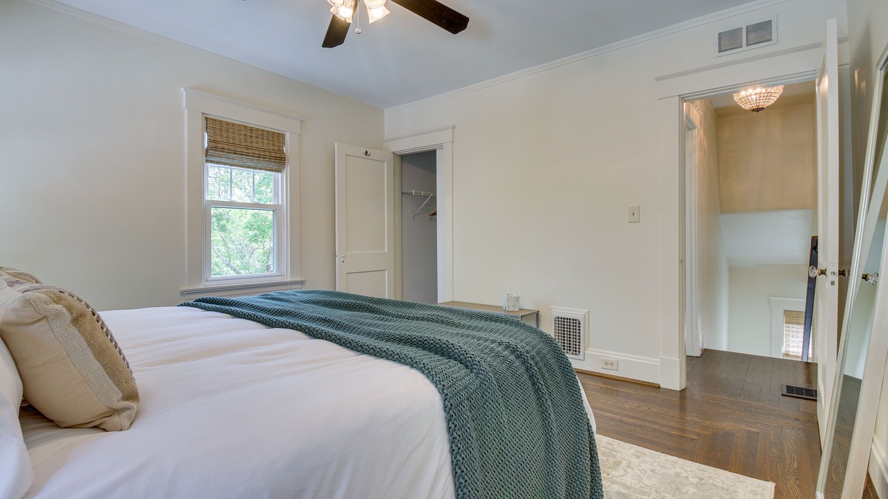 Photo of Bedroom in Roselawn Finance