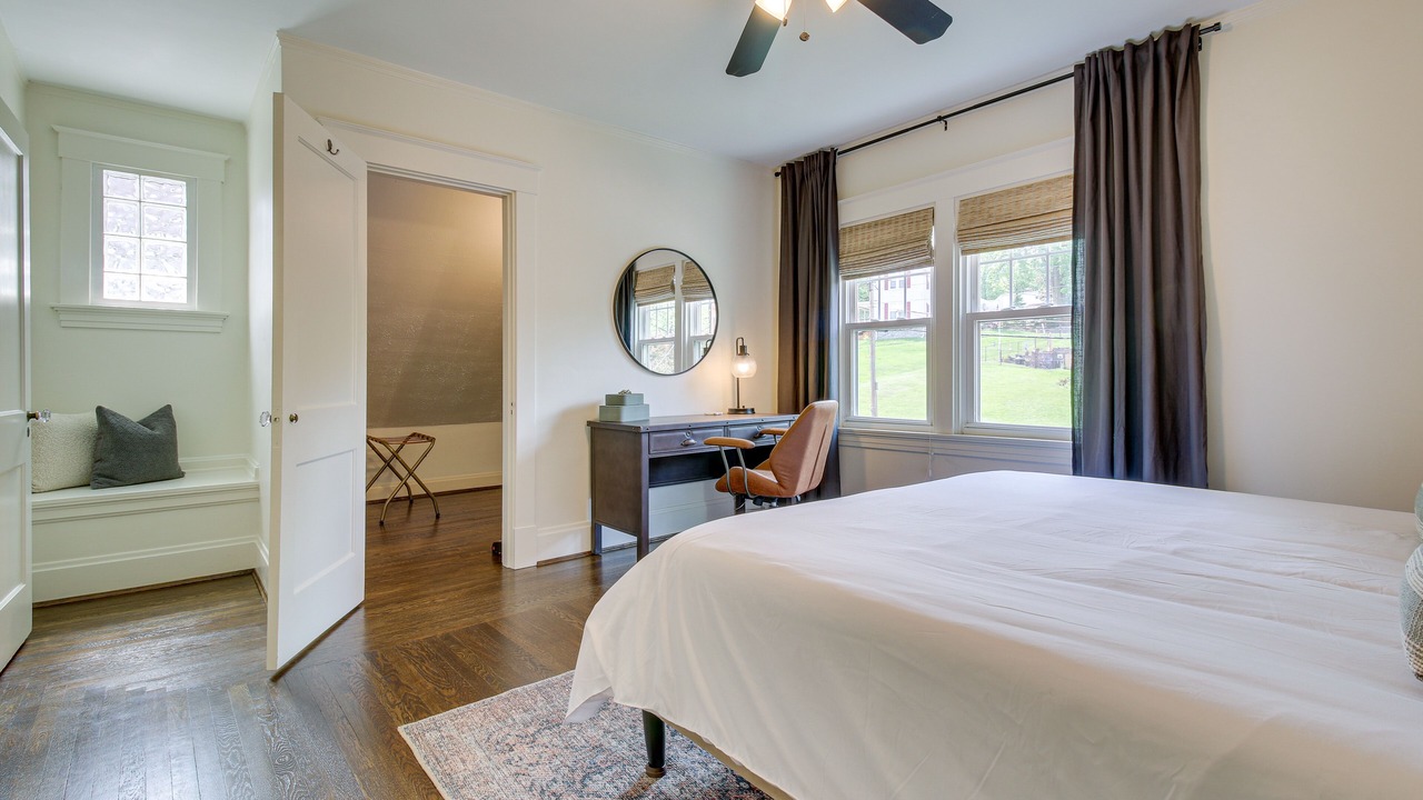 Photo of Bedroom in Roselawn Finance
