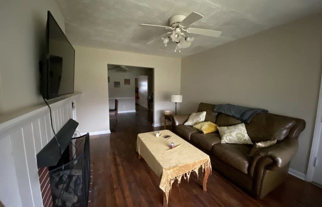 Photo of Livingroom in Lexington