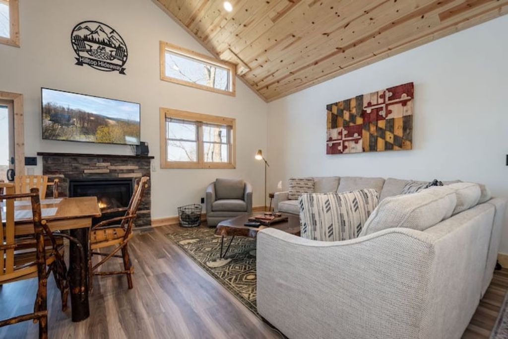 Photo of Livingroom in McHenry