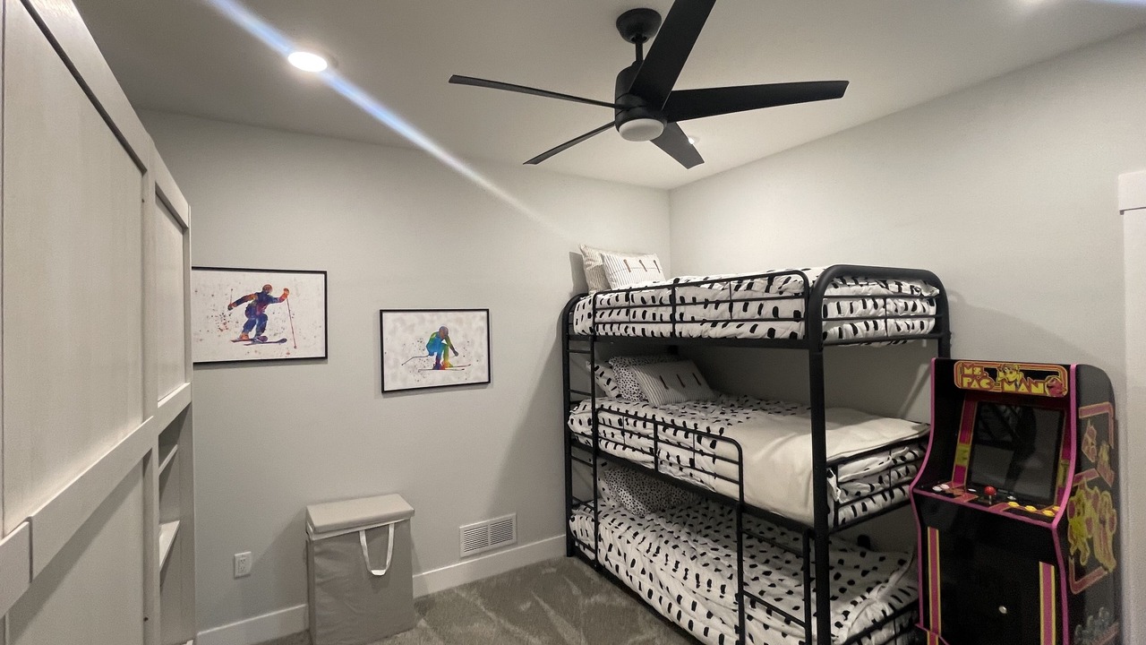 Photo of Bedroom in Girdwood
