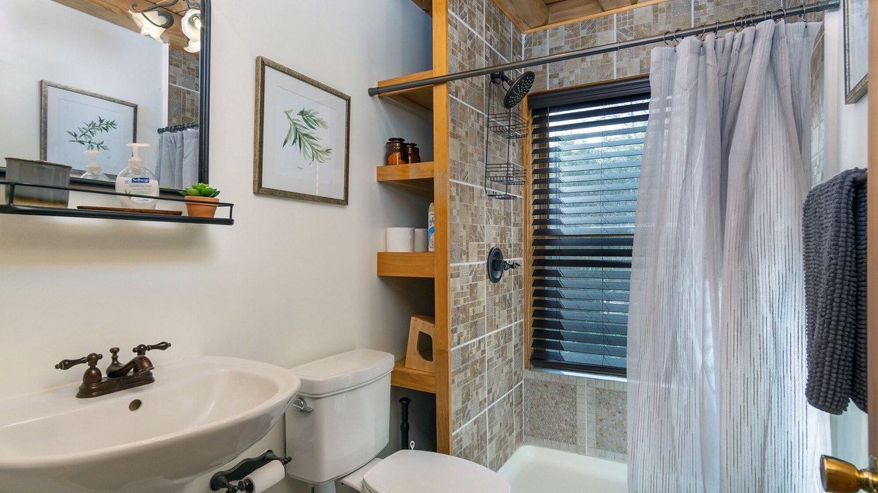 Photo of Bathroom in Black Mountain