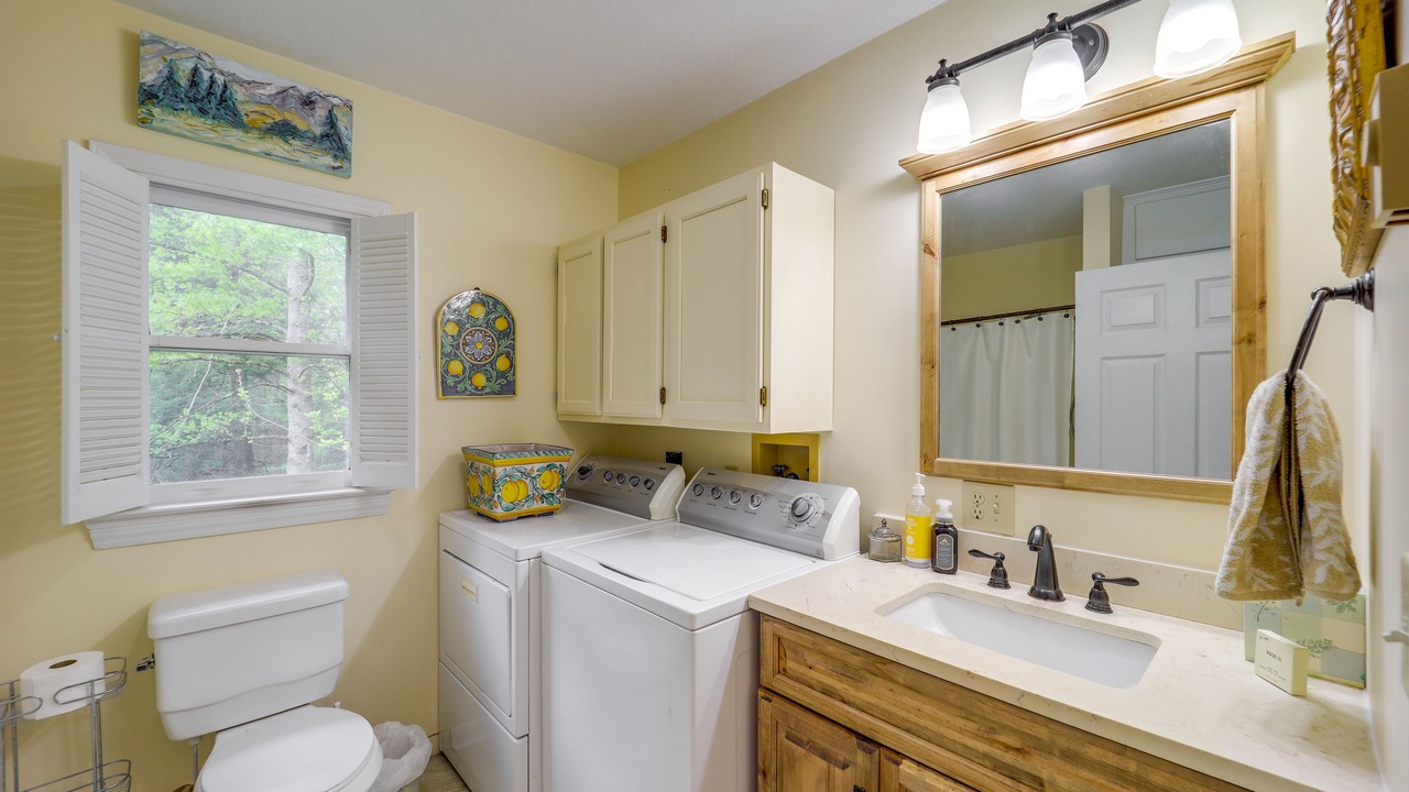 Photo of Bathroom in Unicoi