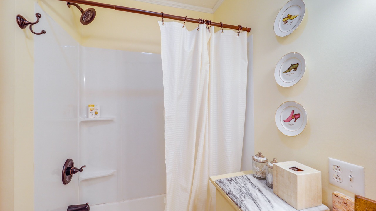 Photo of Bathroom in Unicoi