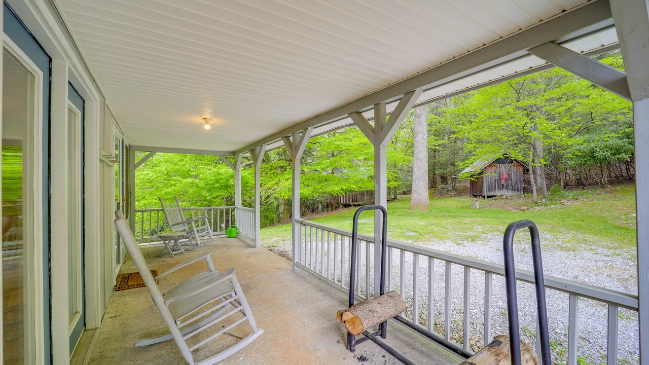 Photo of Patio Balcony in Unicoi