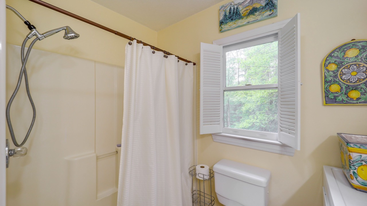 Photo of Bathroom in Unicoi