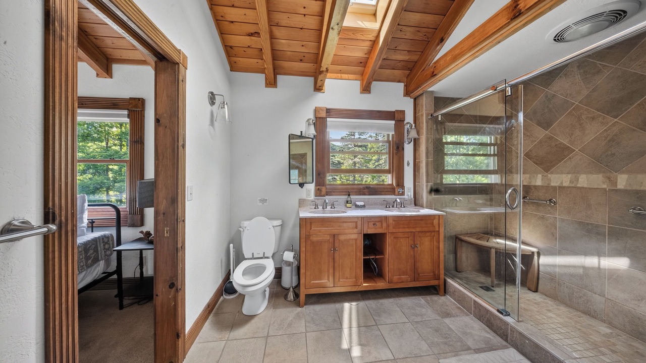 Photo of Bathroom in Slatyfork Farm