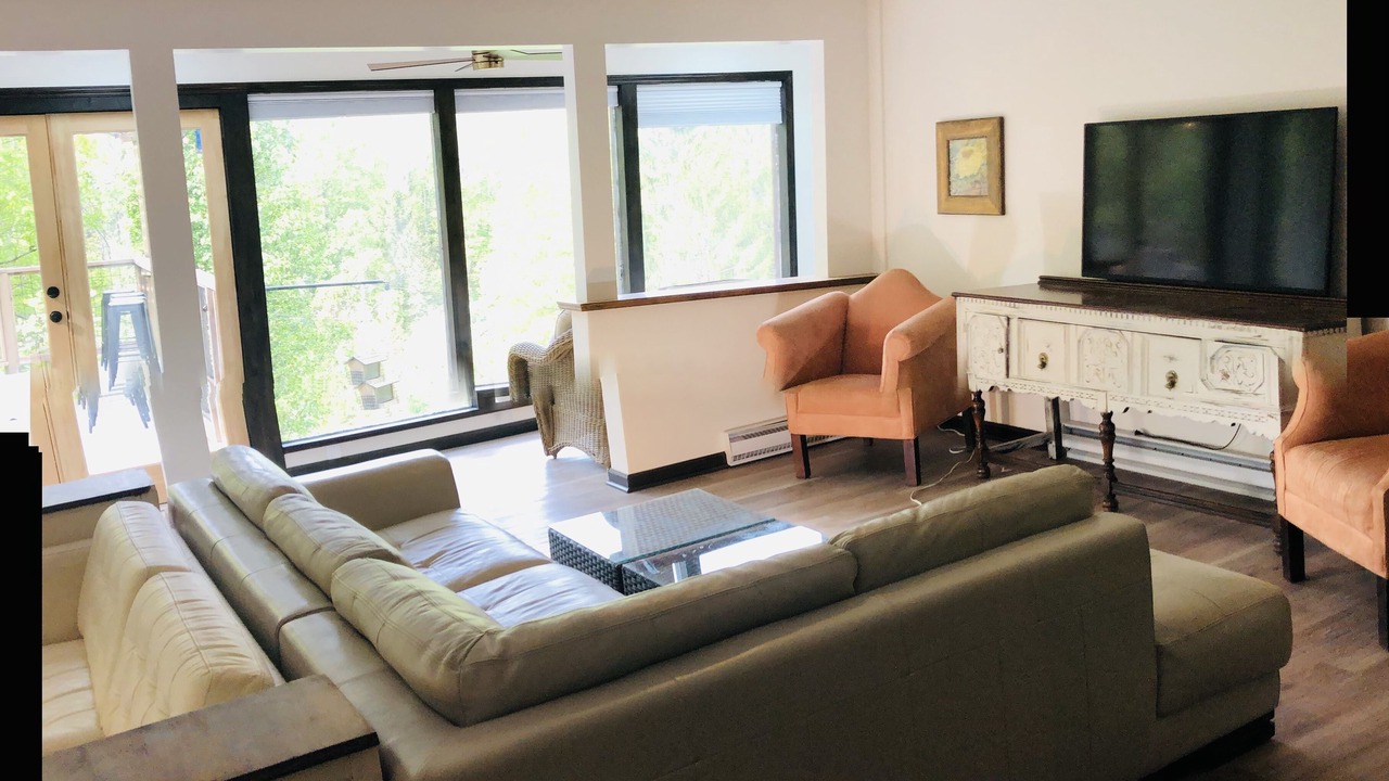 Photo of Livingroom in Fairview