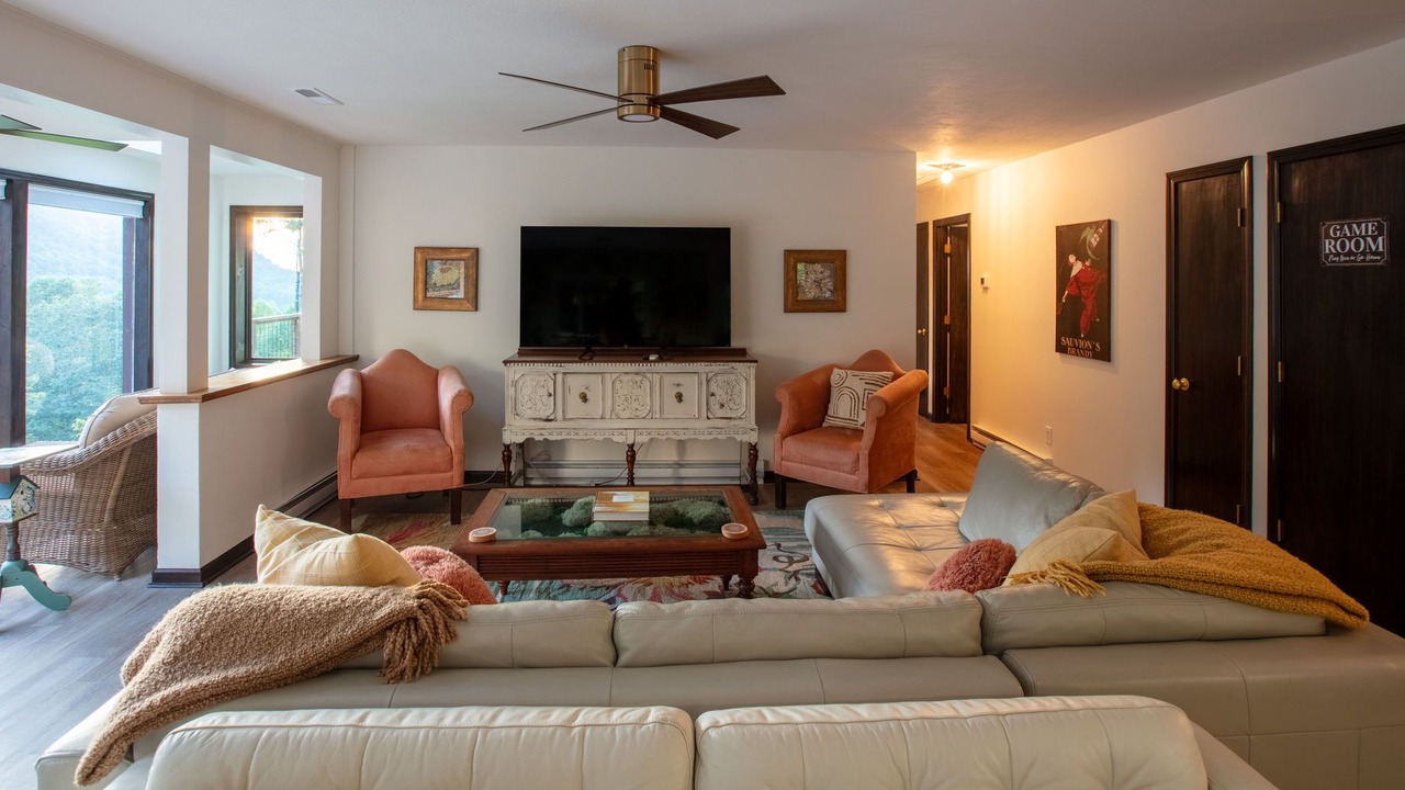 Photo of Livingroom in Fairview