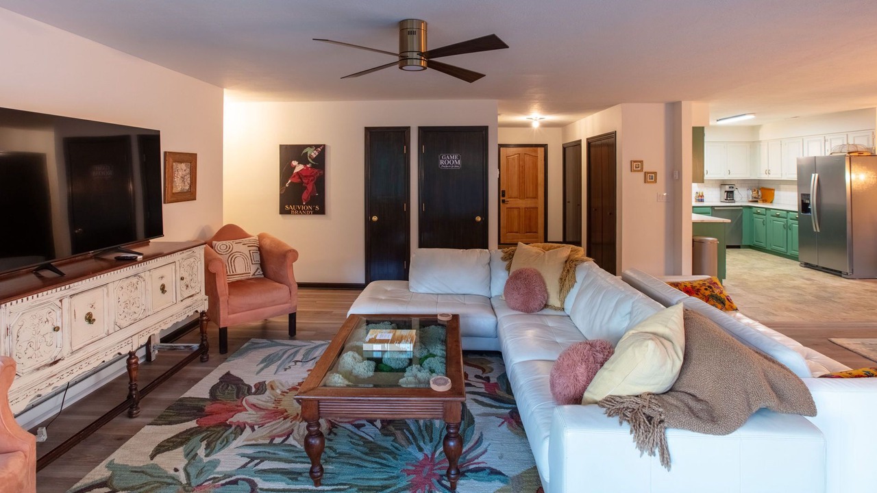 Photo of Livingroom in Fairview