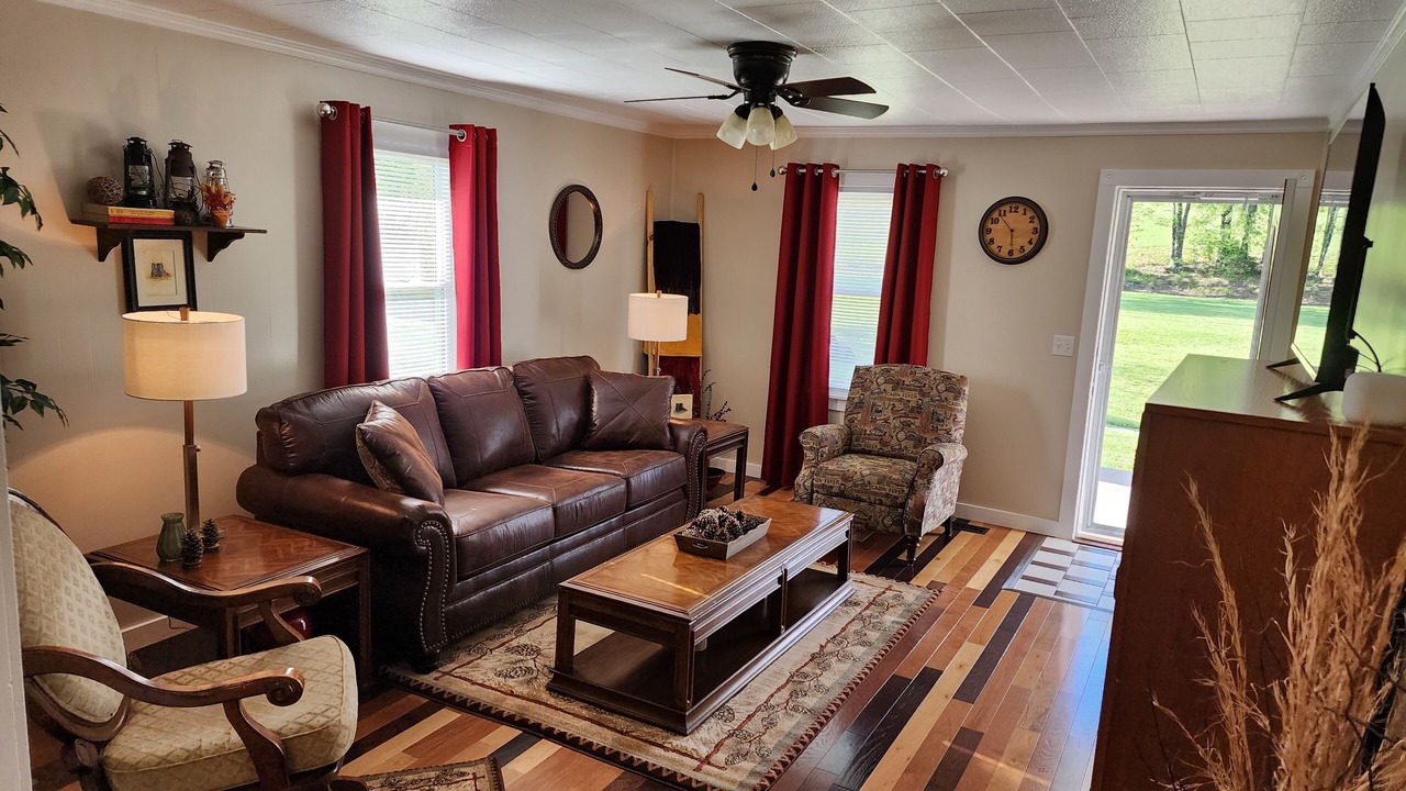 Photo of Livingroom in Elizabethton