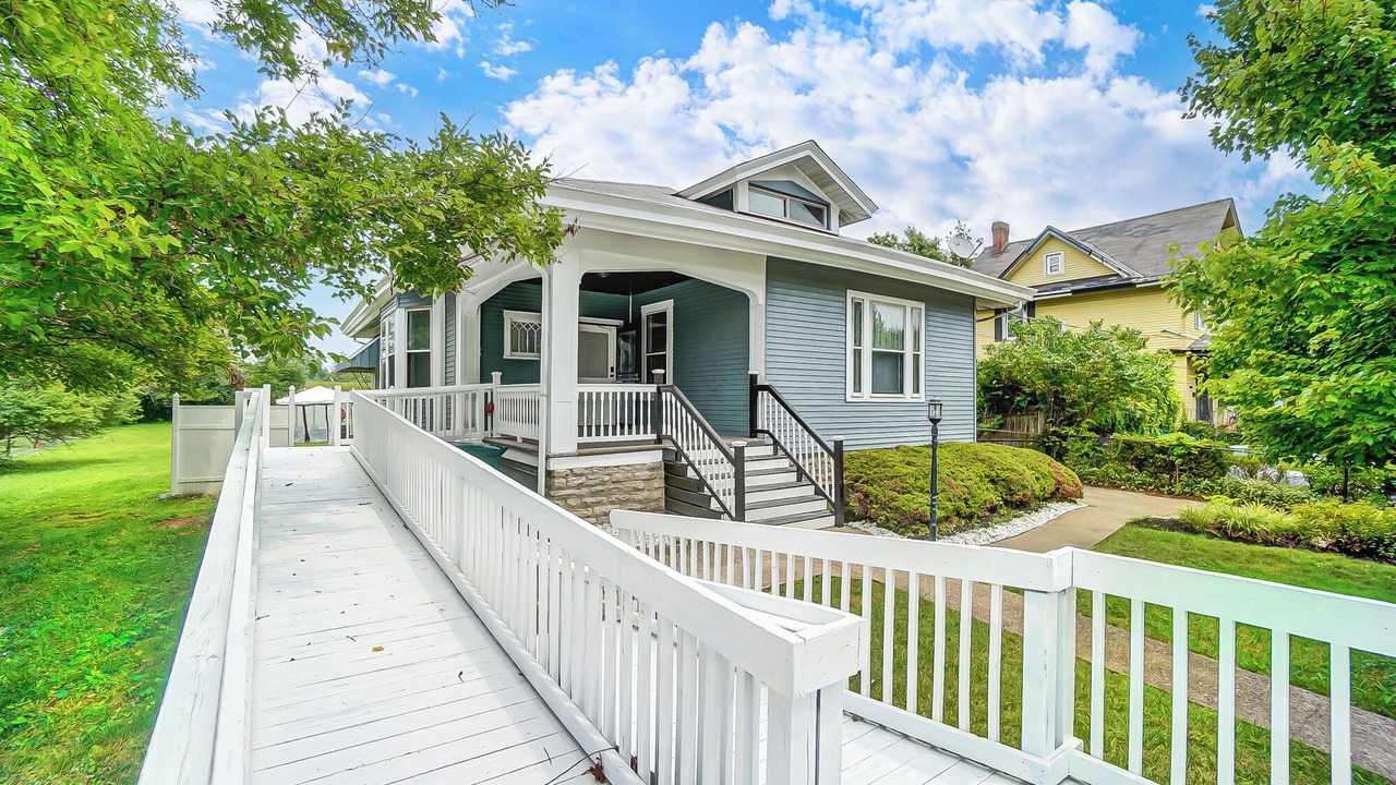 Photo of Outdoor in Roselawn Finance