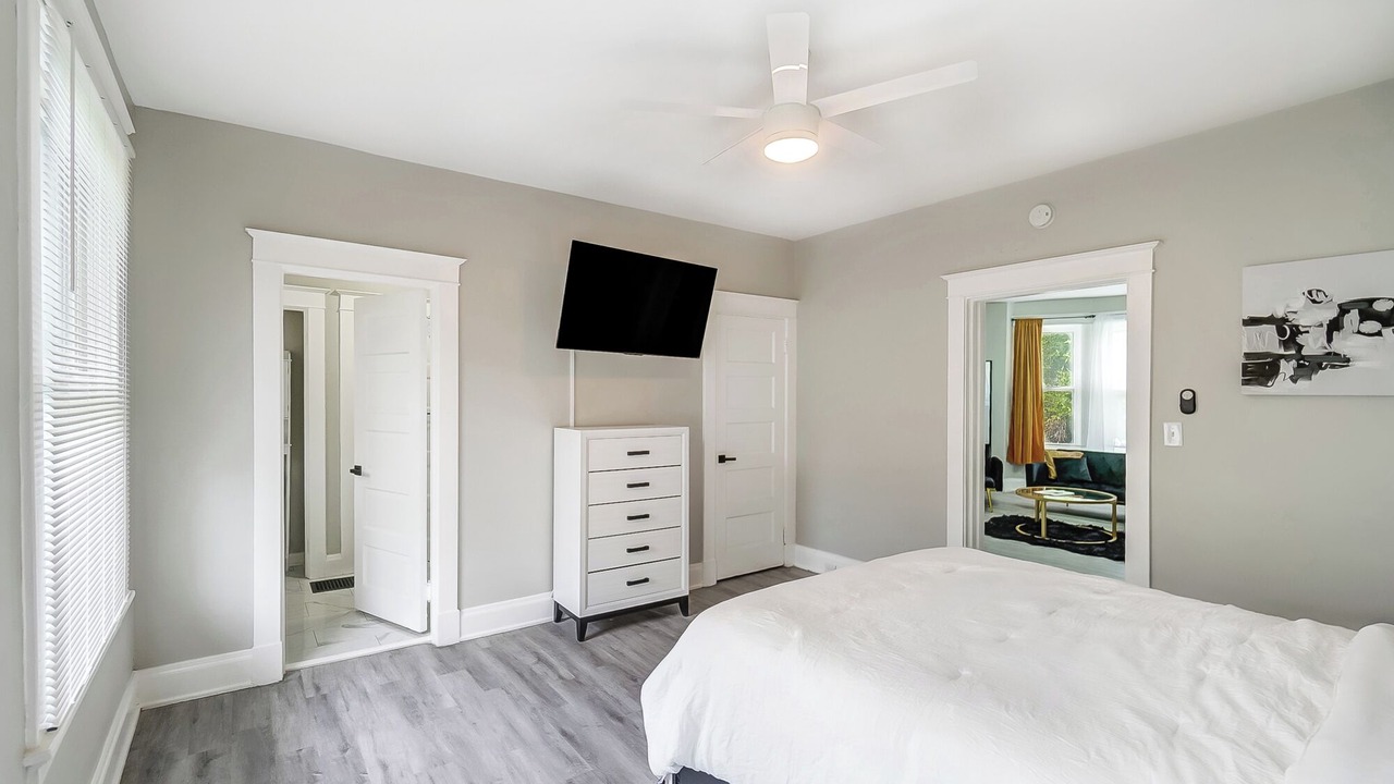Photo of Bedroom in Roselawn Finance