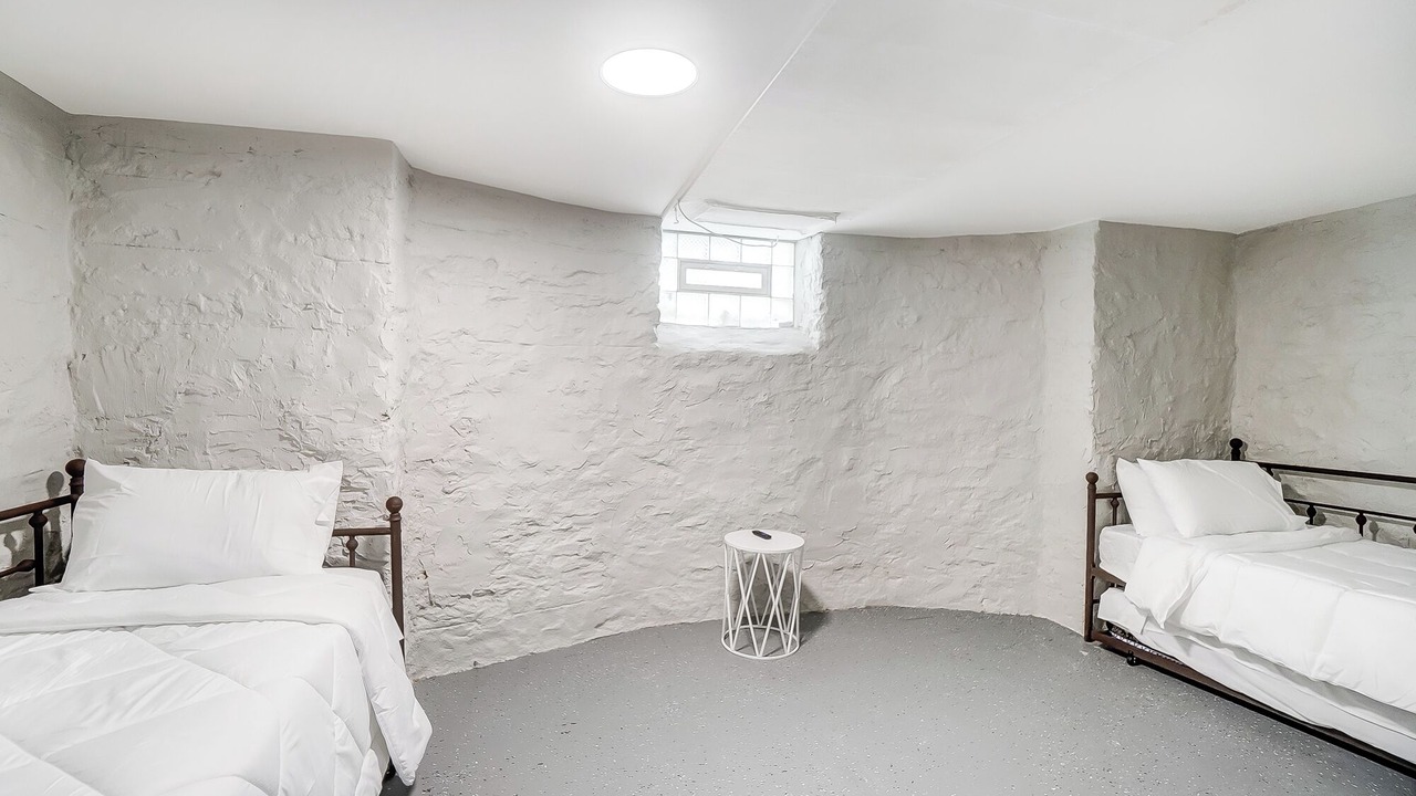 Photo of Bedroom in Roselawn Finance