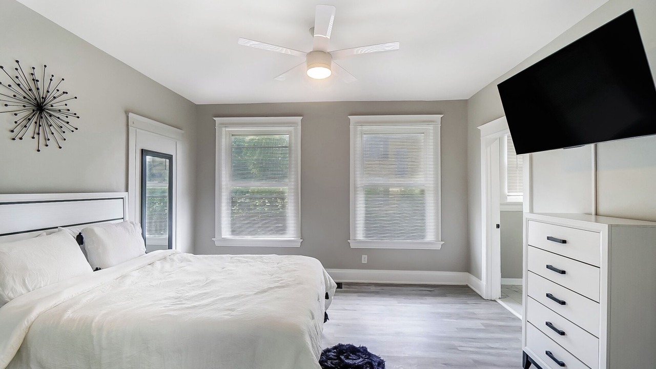 Photo of Bedroom in Roselawn Finance