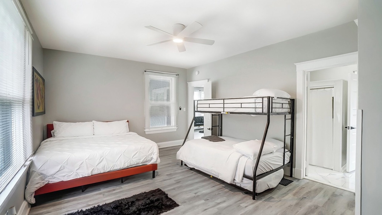 Photo of Bedroom in Roselawn Finance