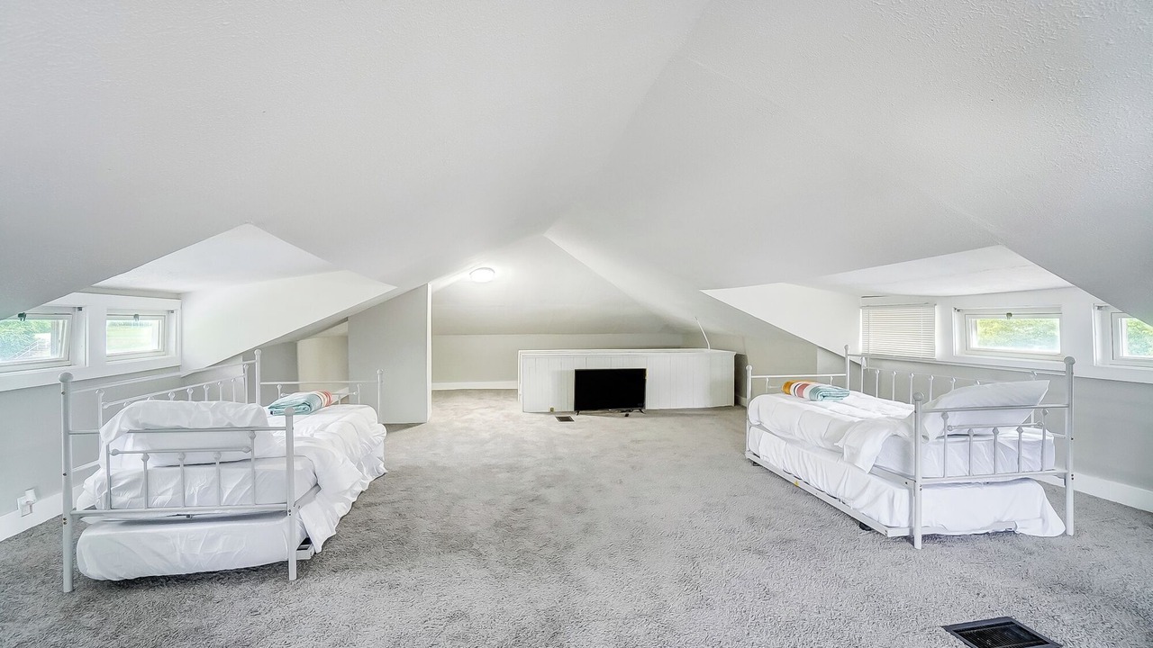 Photo of Bedroom in Roselawn Finance