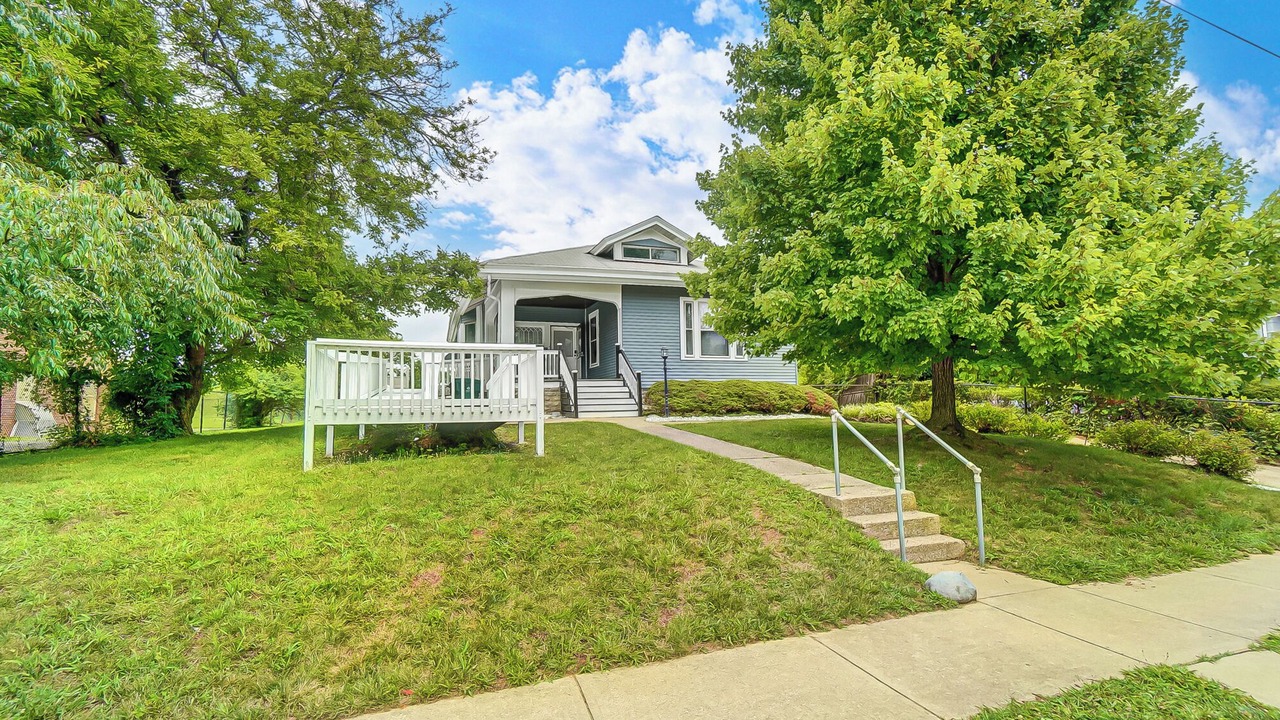 Photo of Outdoor in Roselawn Finance