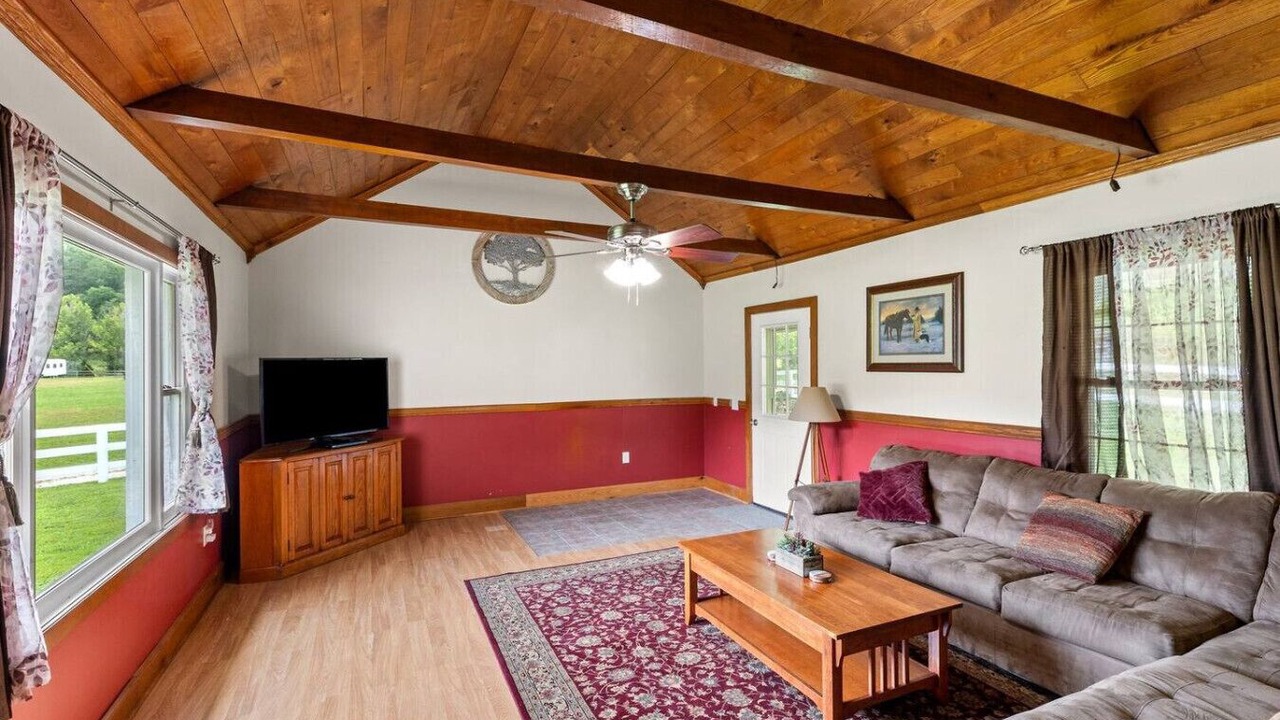 Photo of Livingroom in Clay City