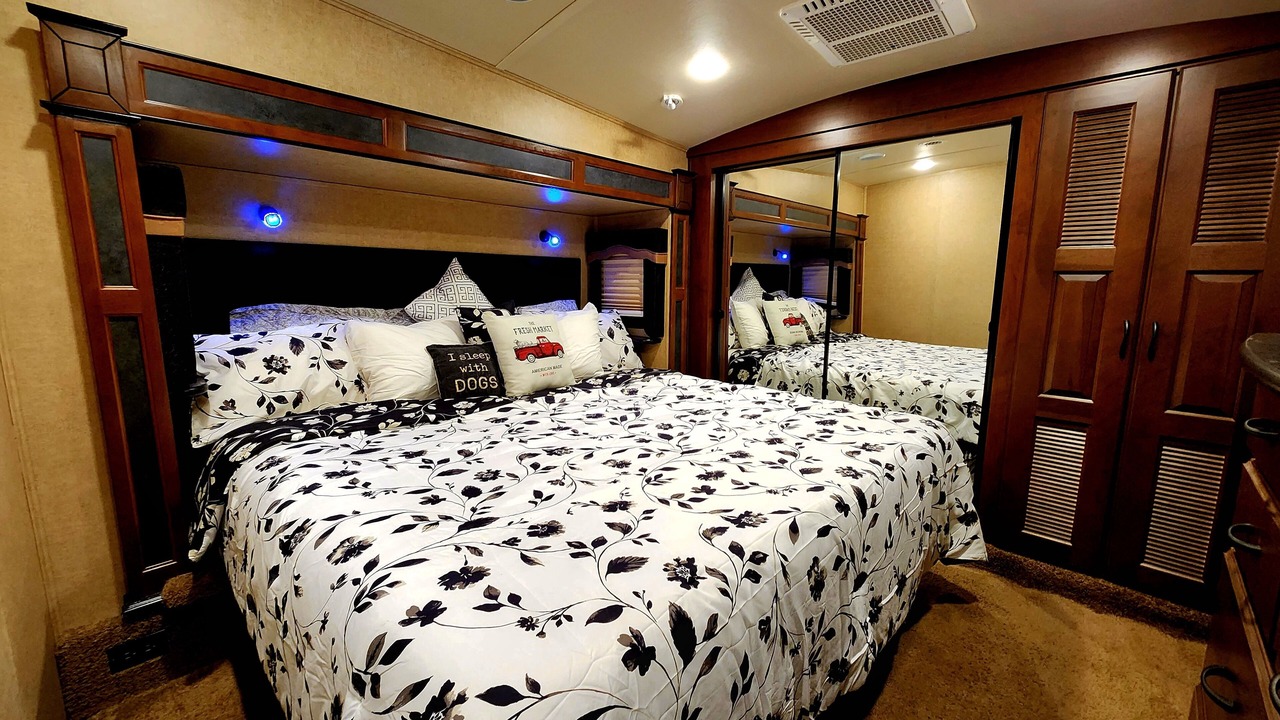 Photo of Bedroom in Pittman Center