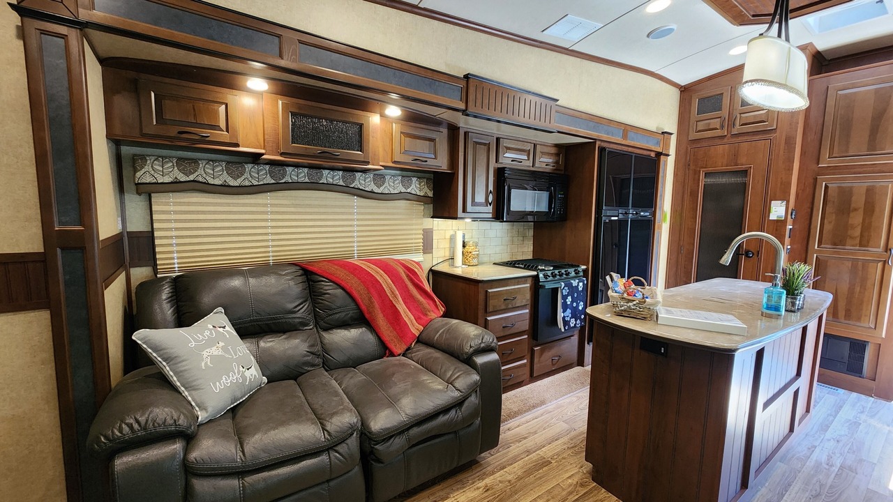 Photo of Livingroom in Pittman Center