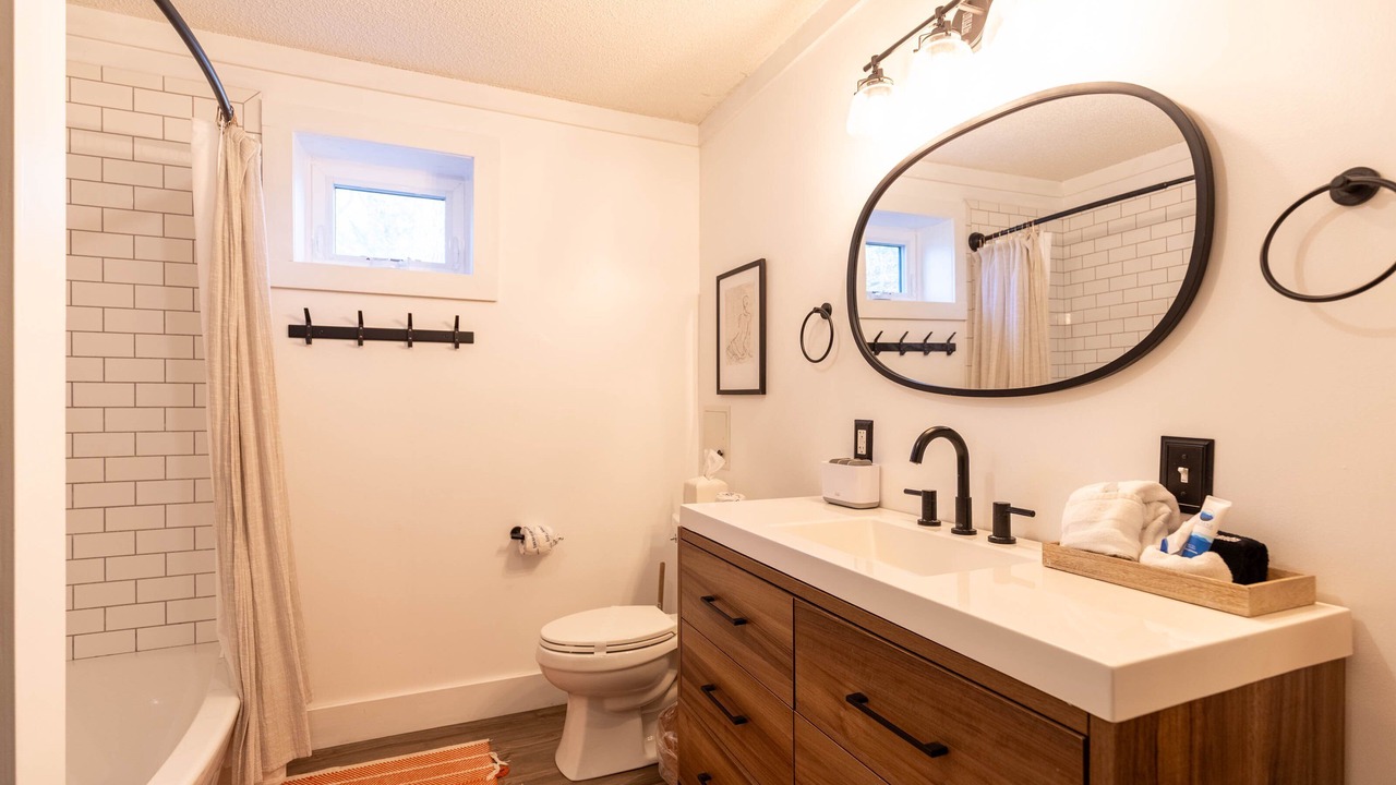 Photo of Bathroom in Newland