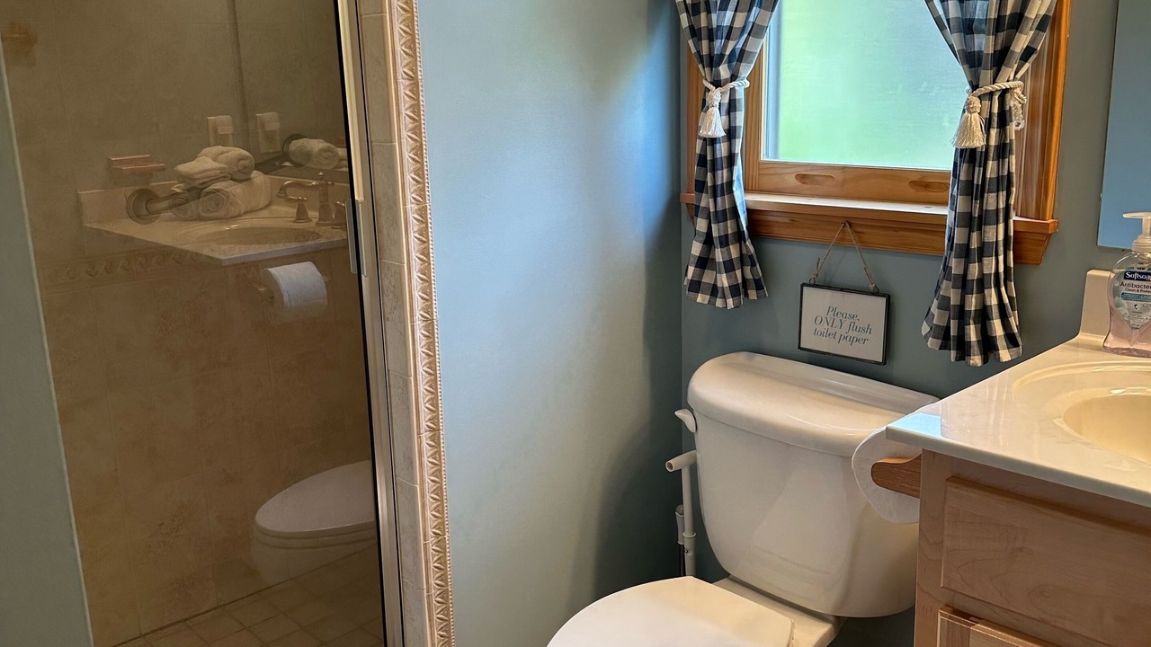 Photo of Bathroom in Piney Creek