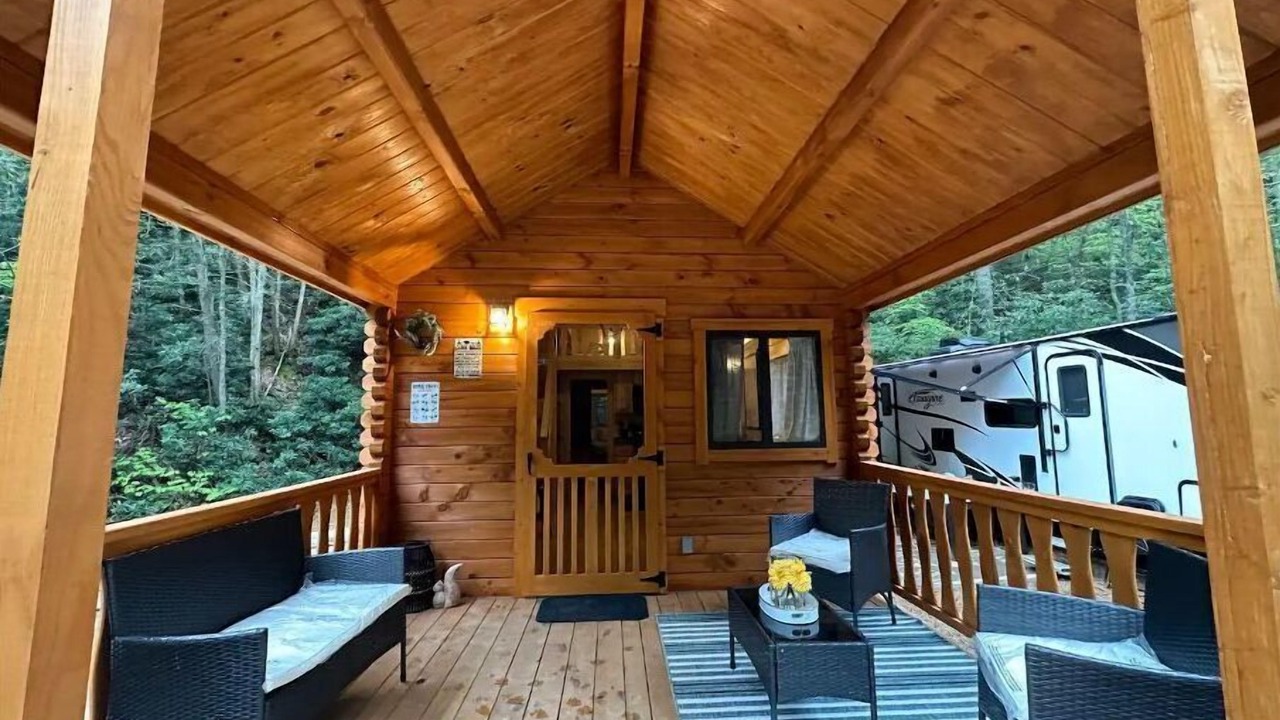 Photo of Patio Balcony in Mountain City