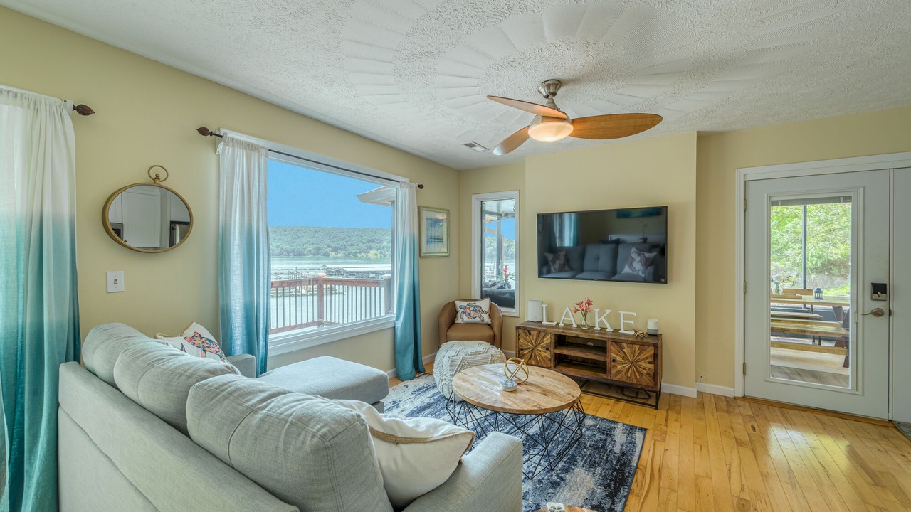 Photo of Livingroom in Lynn Garden