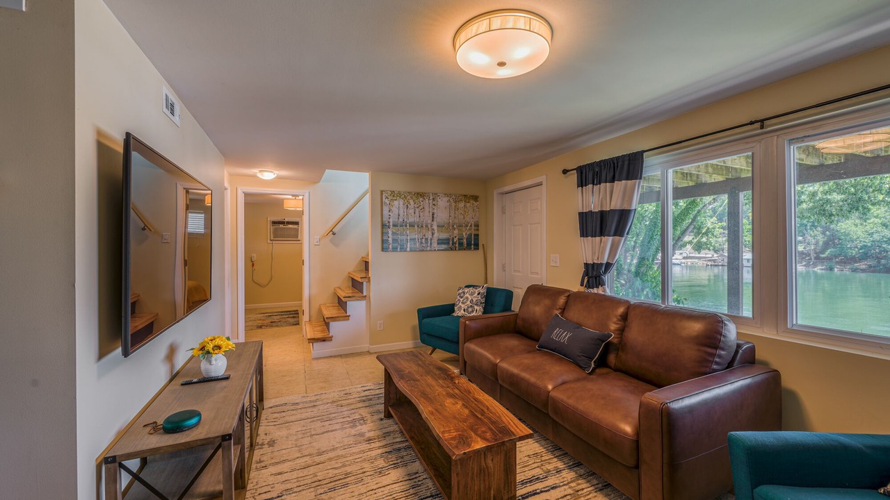 Photo of Livingroom in Lynn Garden