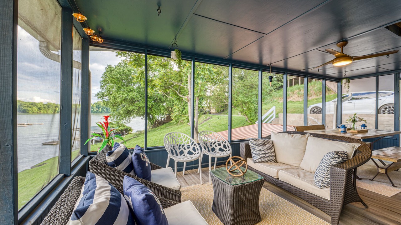 Photo of Livingroom in Lynn Garden