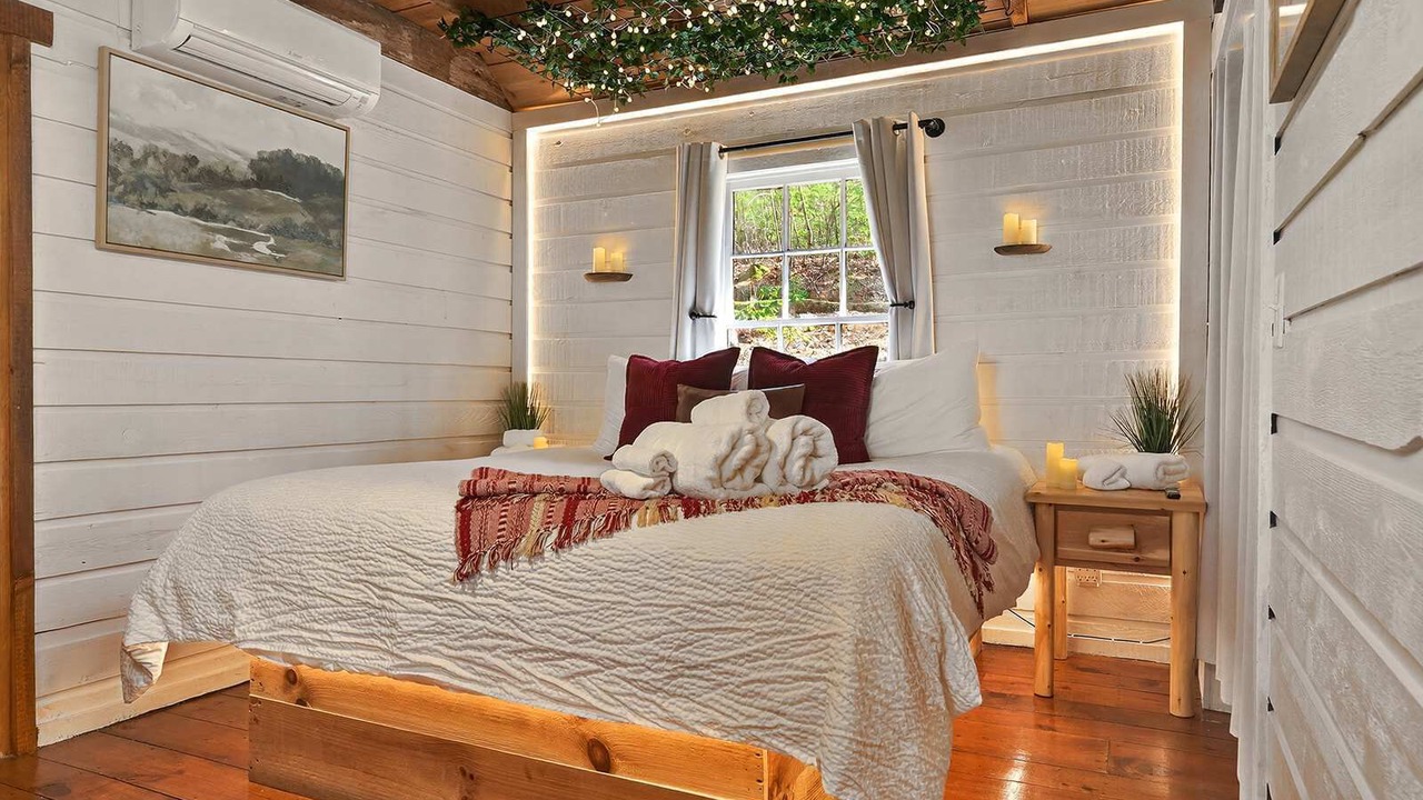 Photo of Bedroom in Saluda