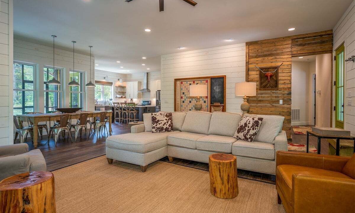 Photo of Livingroom in Pisgah Forest
