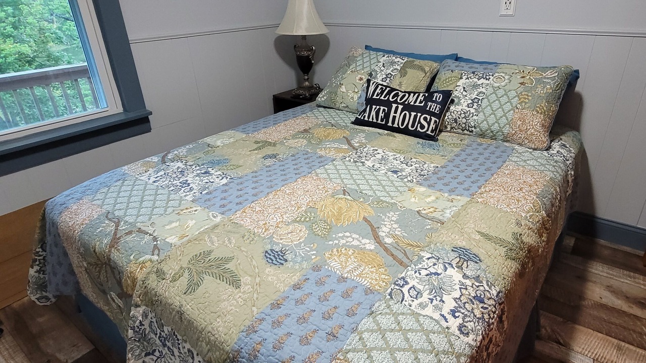 Photo of Bedroom in Crittenden