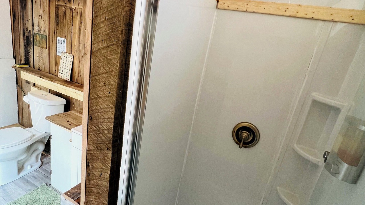 Photo of Bathroom in Advent