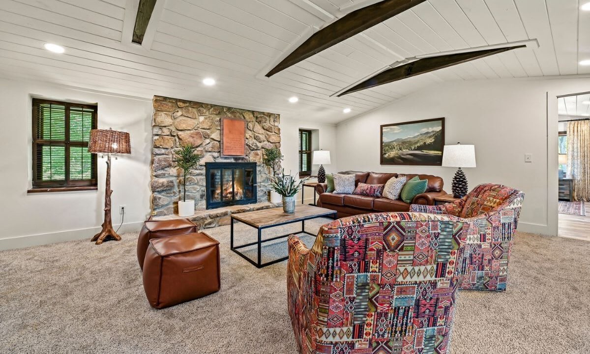 Photo of Livingroom in Pittman Center