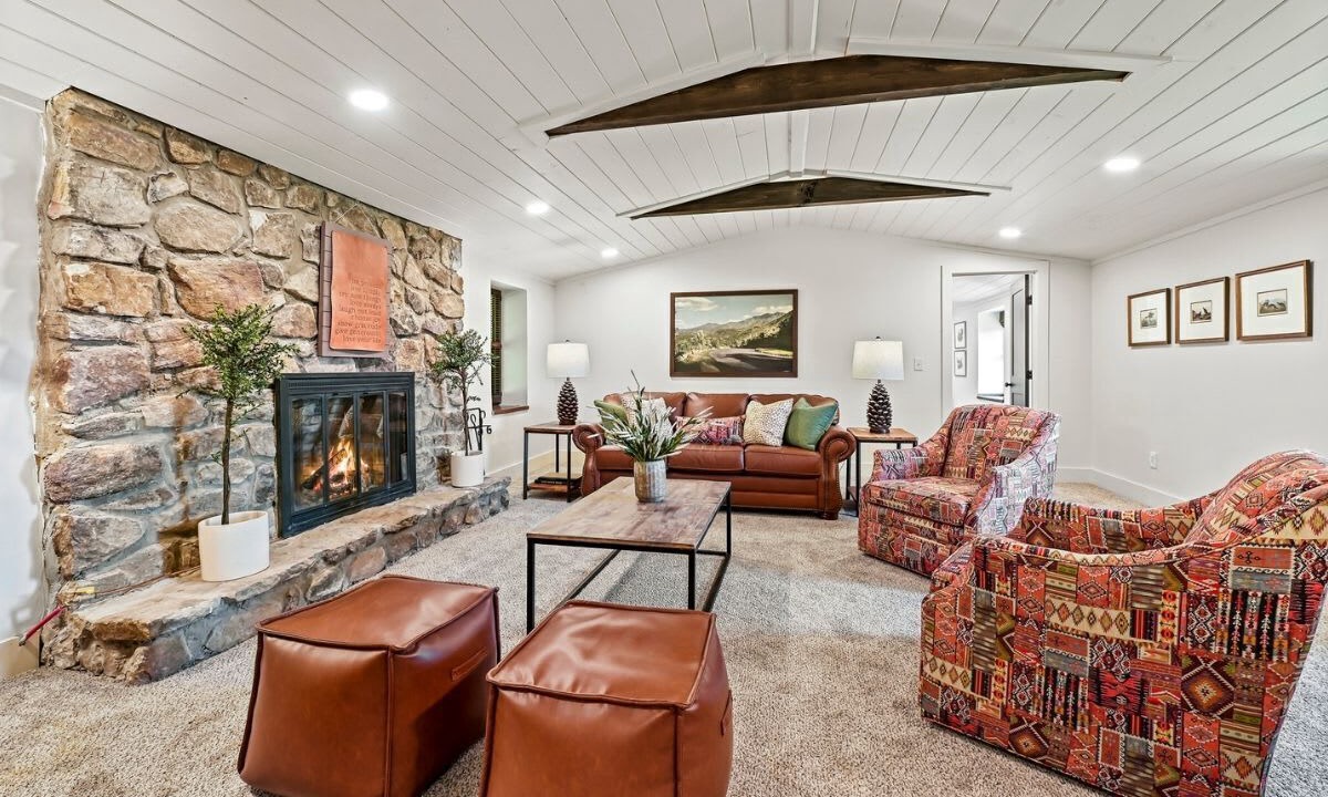 Photo of Livingroom in Pittman Center