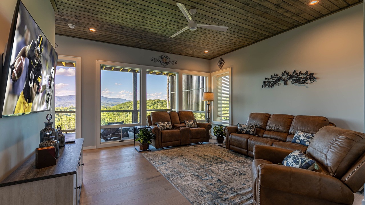 Photo of Livingroom in Lenoir