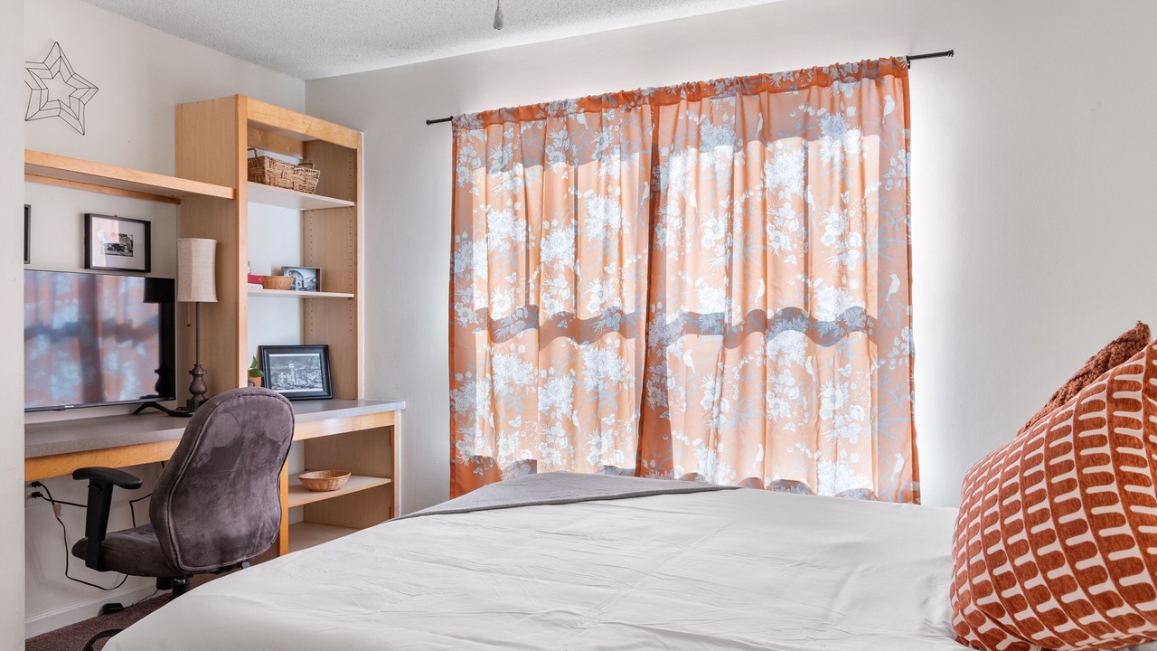 Photo of Bedroom in Keowee