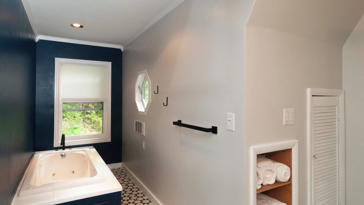 Photo of Bathroom in Fairview