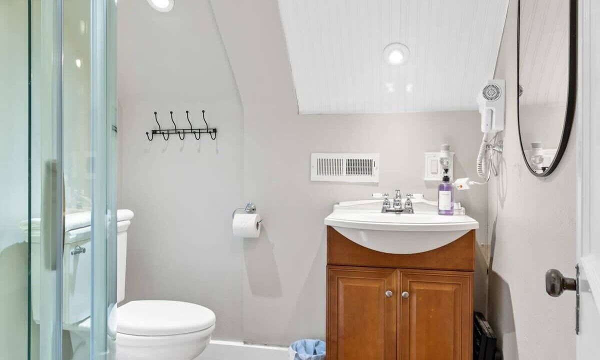 Photo of Bathroom in Williamstown