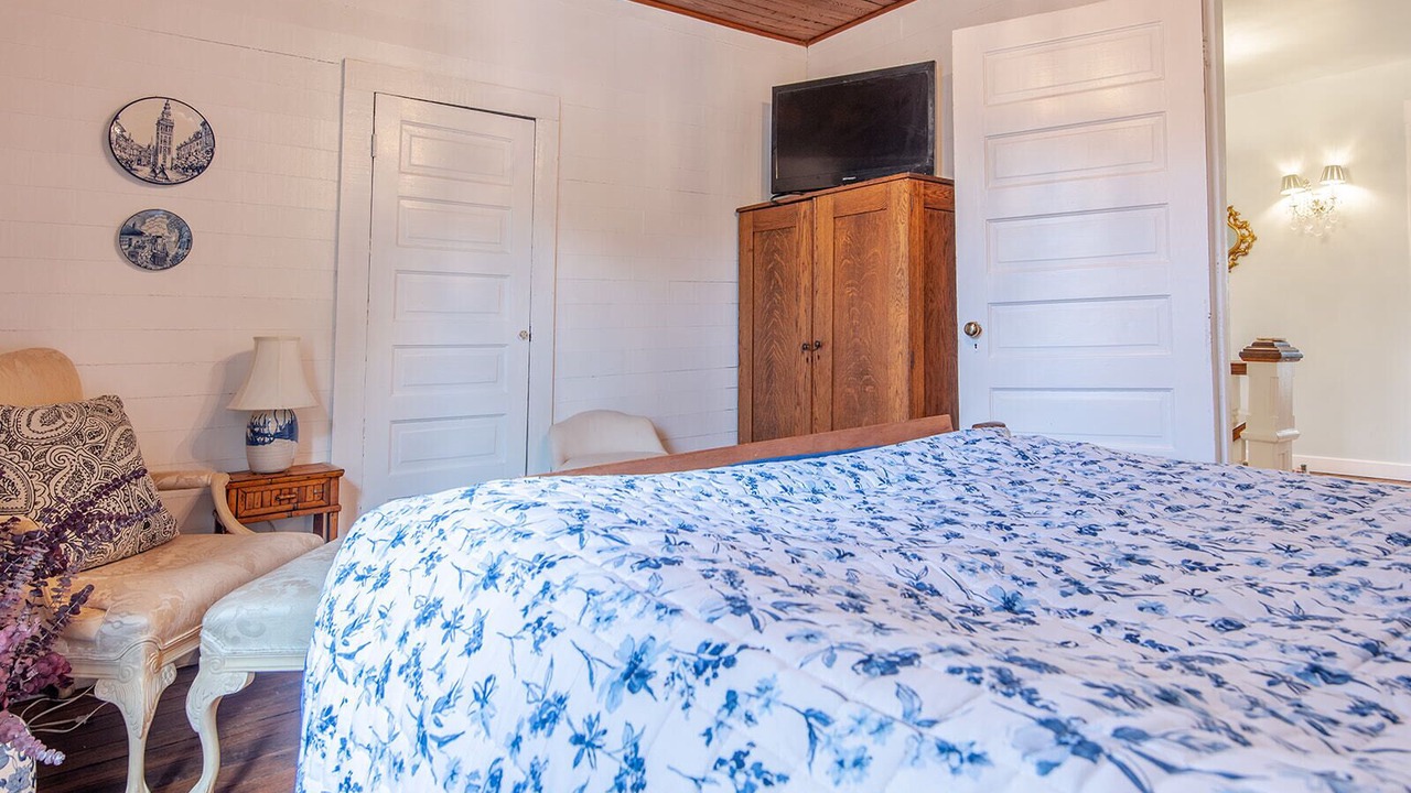 Photo of Bedroom in Burnsville